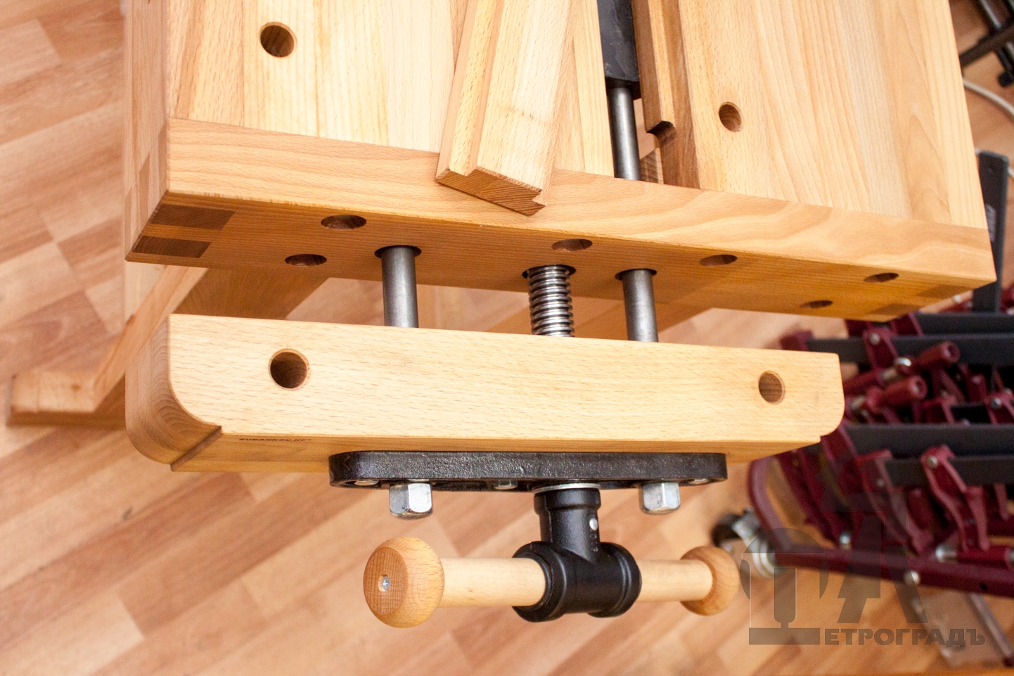 Workbench 1500*600 mm, with groove, front vise - HV516, side vise - HV516 Workbench 1500*600 mm, with groove, front vise - HV516, side vise - HV516
